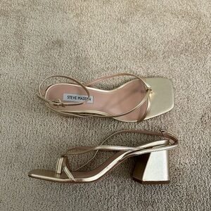 New in box Steve Madden Alaina gold heel- size 10